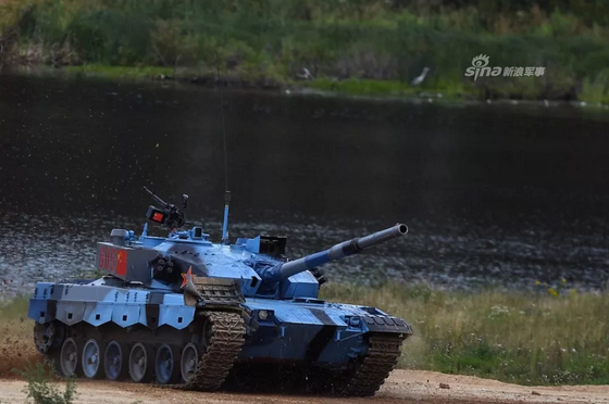 “坦克兩項”半決賽中國小組奪魁，“海上登陸”接力賽暫居第一